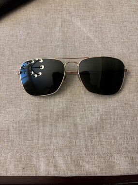 Ray-Ban Gold Frame Sunglasses with Dark Green Lenses
